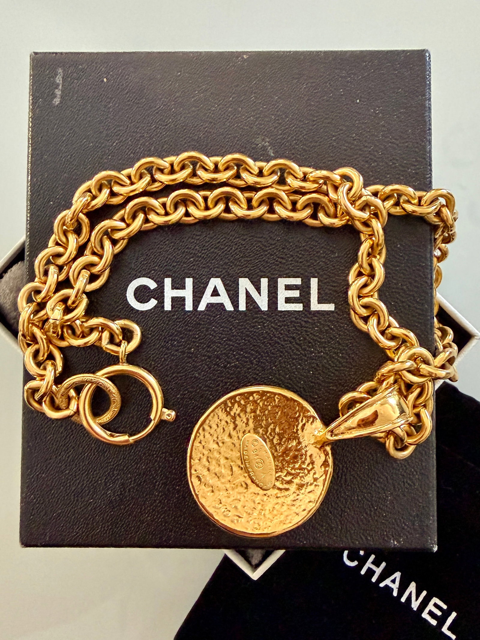 Chanel 1994 Spring Collection CC Logo Medallion Necklace in Gold Plate - 8