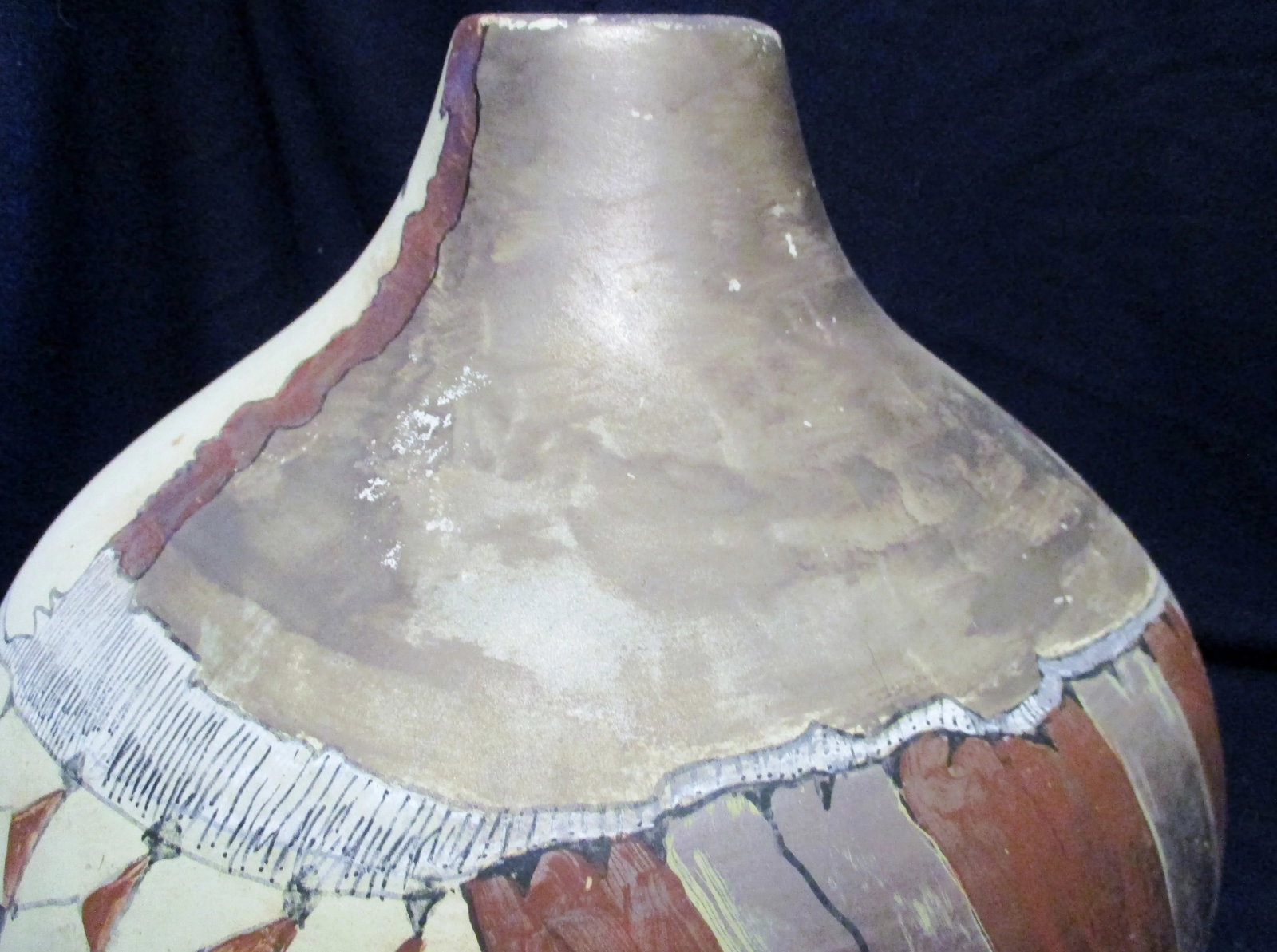 1990s Large Acoma Pottery Jar Signed Maer With Polychrome People, Stork and Frog - 6