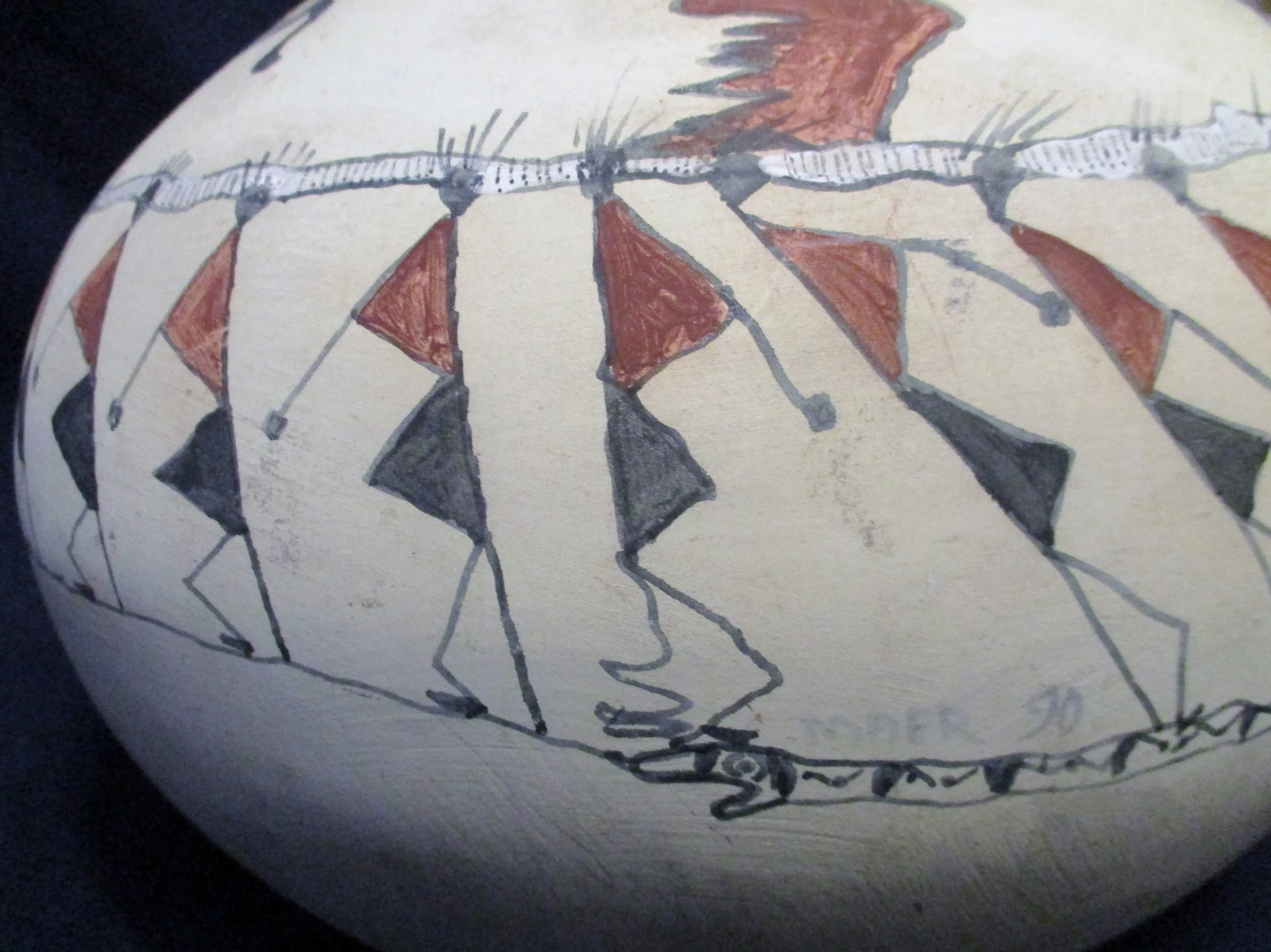 1990s Large Acoma Pottery Jar Signed Maer With Polychrome People, Stork and Frog - 9