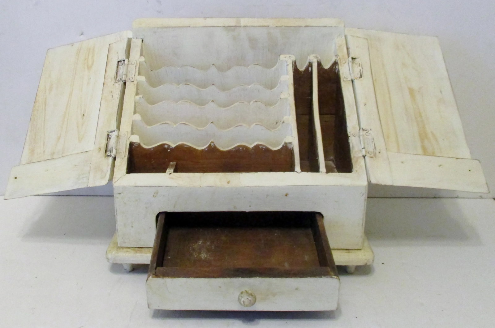 1930s Handmade White Slanted Wooden Two Door One Drawer Stationery Cabinet - 4