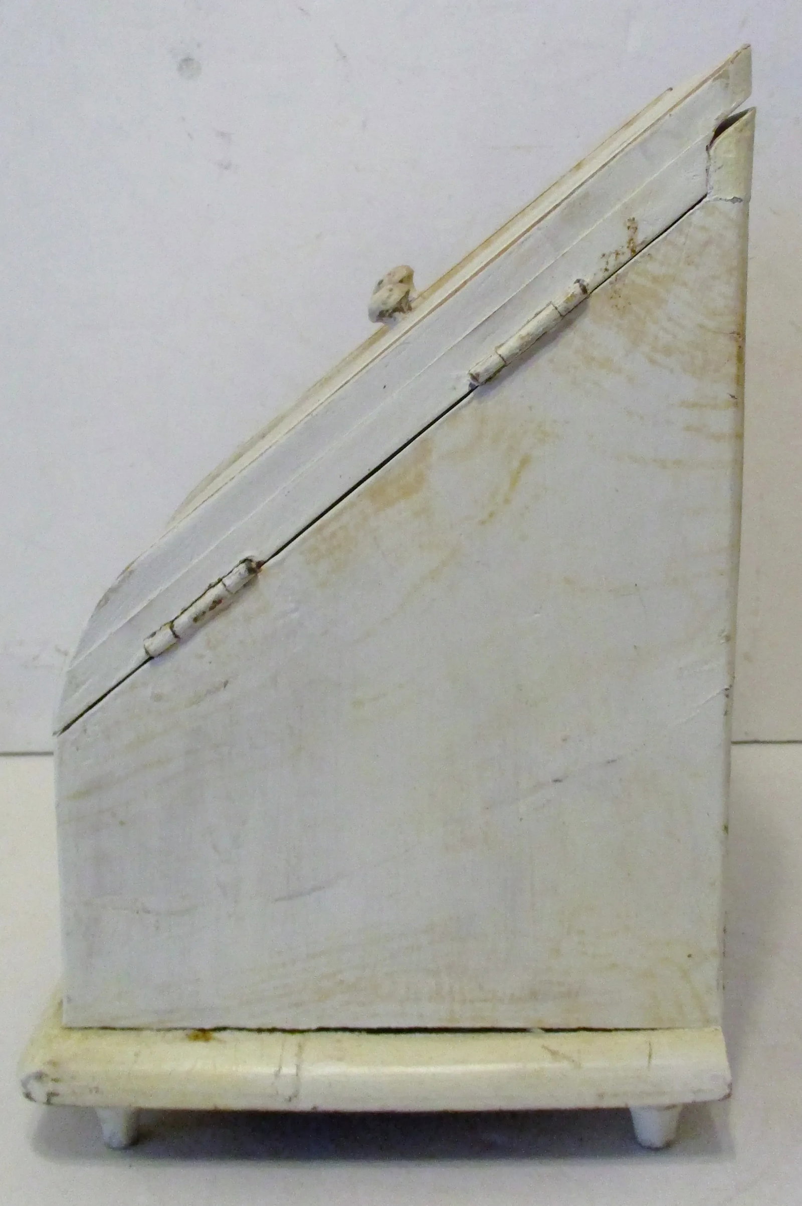 1930s Handmade White Slanted Wooden Two Door One Drawer Stationery Cabinet - 6