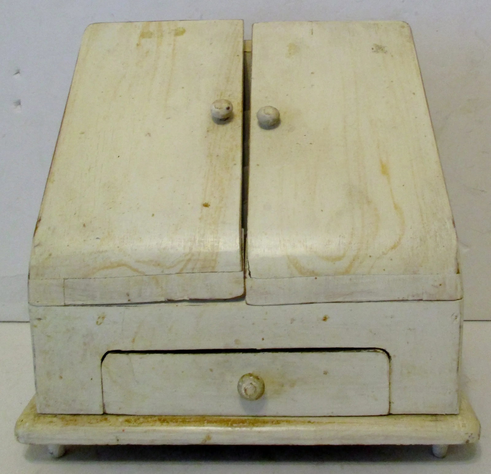 1930s Handmade White Slanted Wooden Two Door One Drawer Stationery Cabinet - 9
