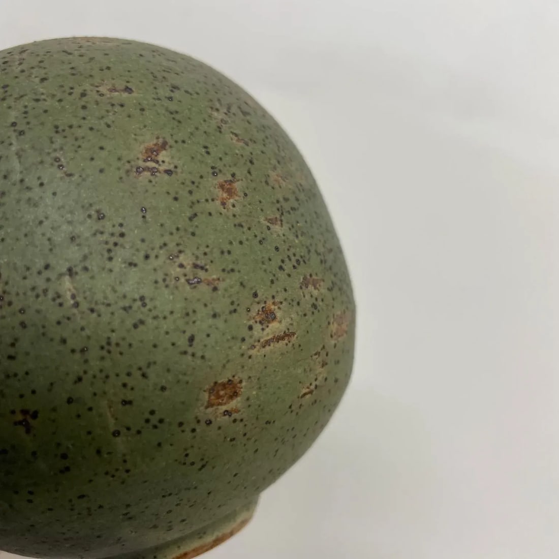 1970s Green Art Pottery Style Rose Cabat Feelie Vase California - 5