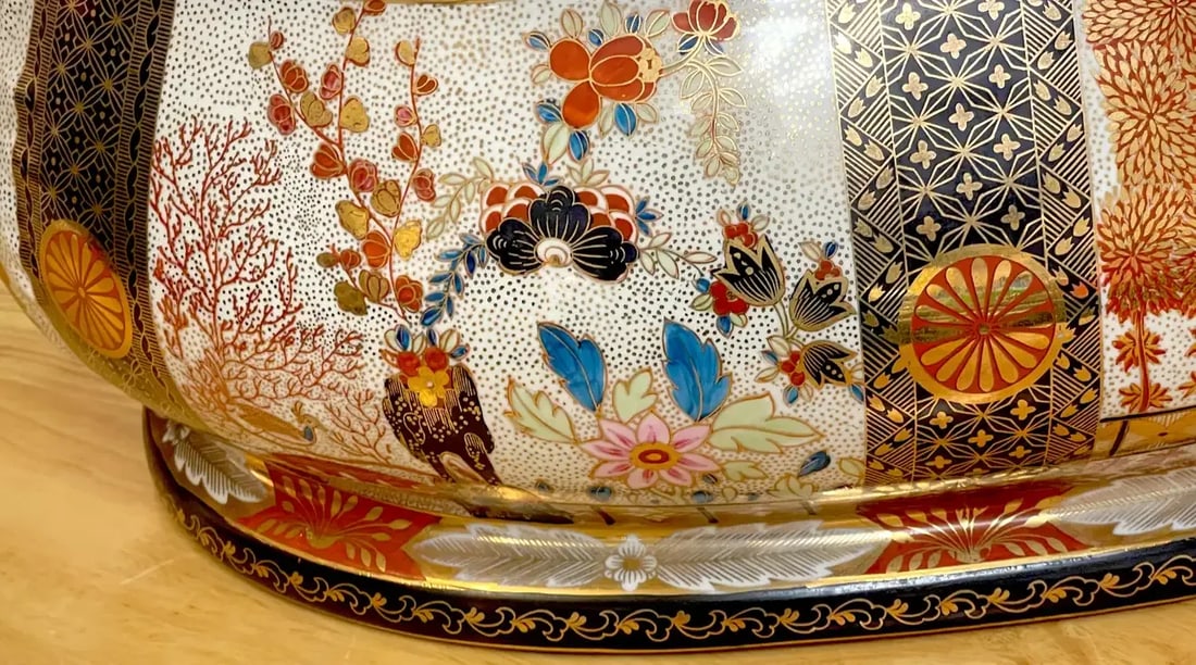 Mid 20th Century Royal Crown Derby Style 'Imari' Pattern Centerpiece - 4