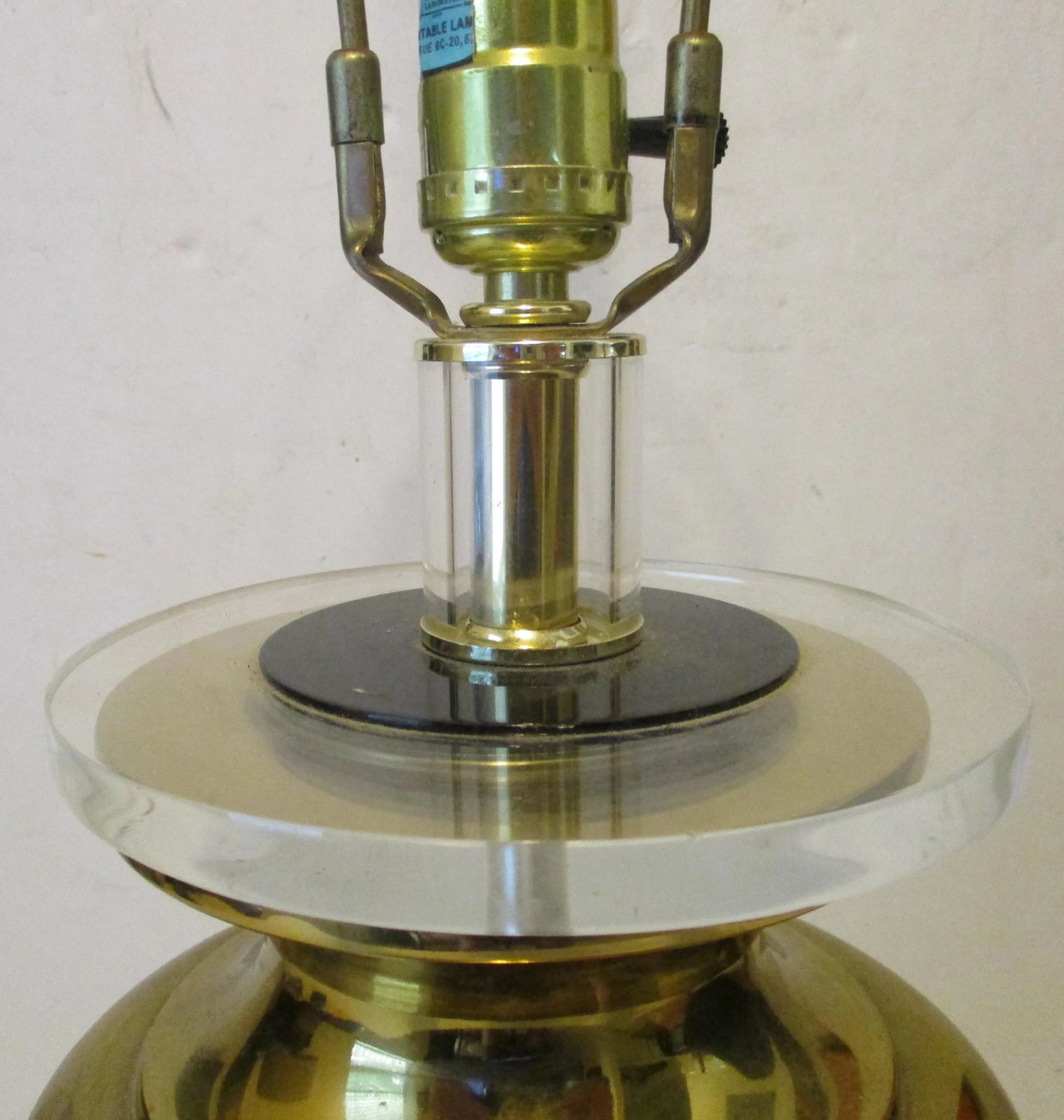 1970s Chapman Brass Lucite Ginger Jar Black Snakeskin Pattern Shade Table Lamp - 5