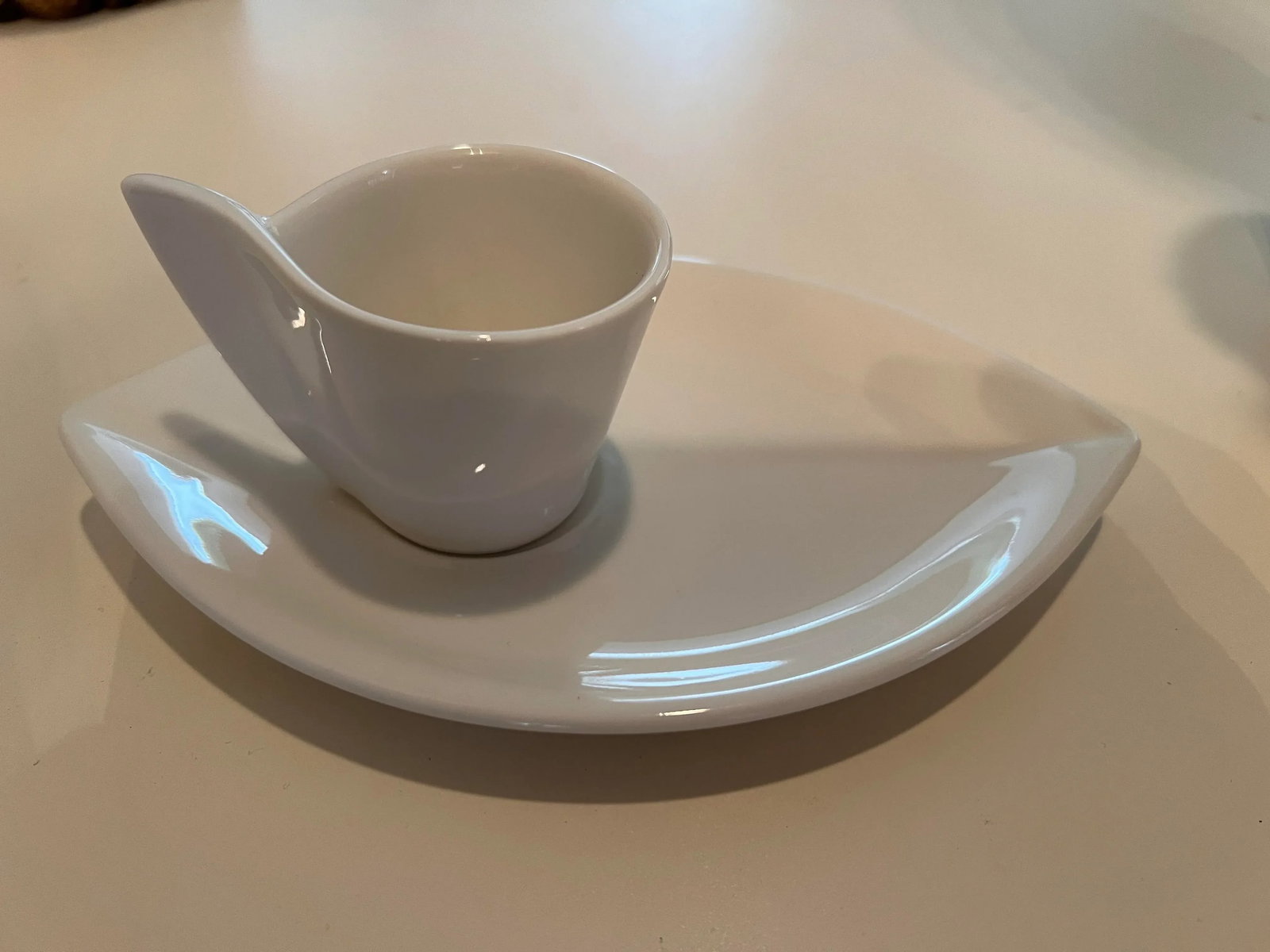 Modern Plate & Cup Set by Villeroy & Boch - 12 Pieces - 2