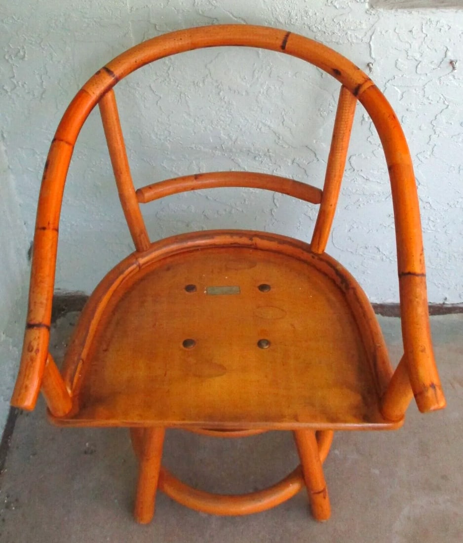 Vintage Pair of Sturdy Rattan Low Back Swivel Chairs - 5