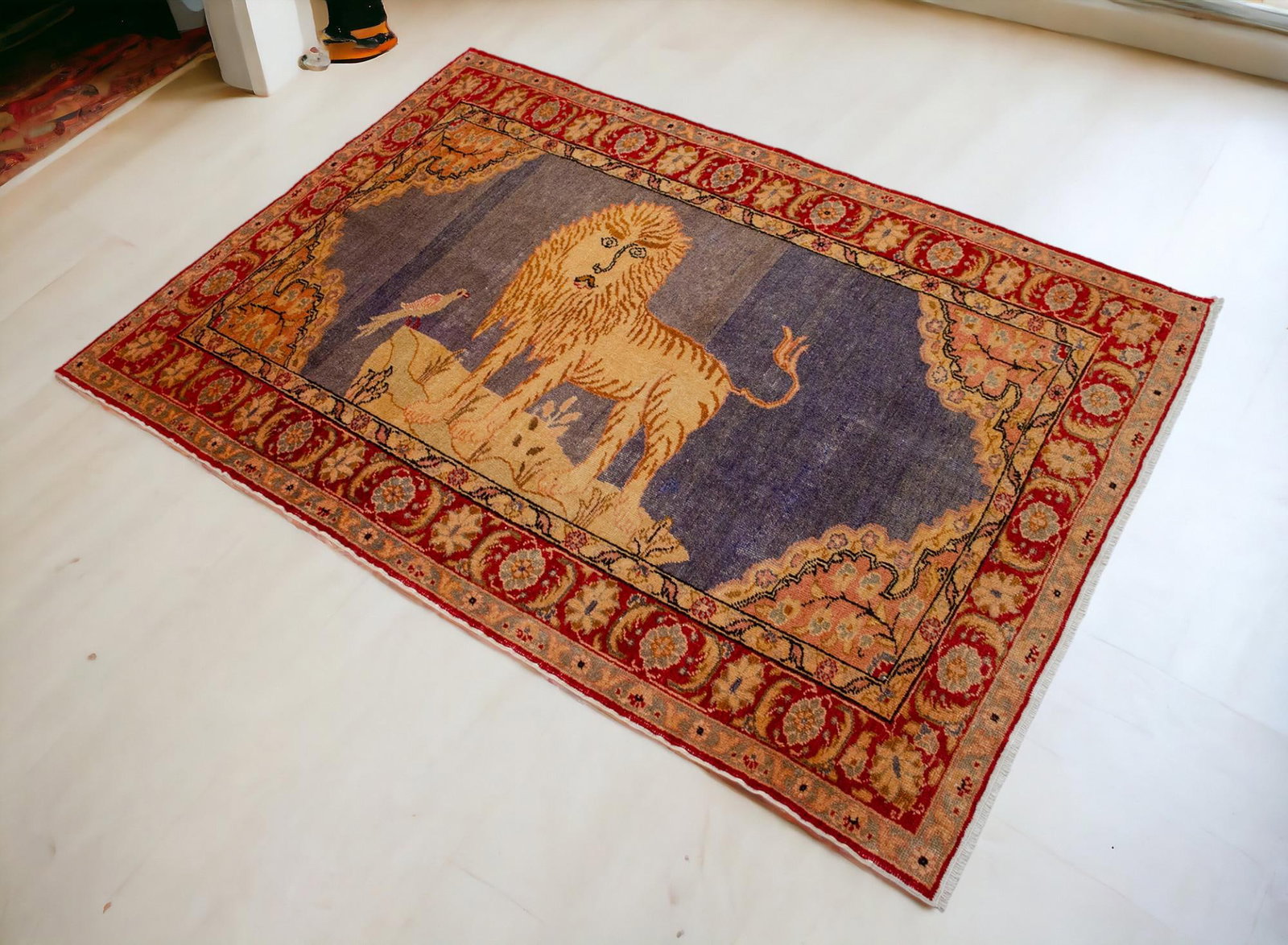 1970s Vintage Turkish Rug Lion Pattern Hand Knotted Low Pile Wool Wall & Area Rug - 4'3" X 6'1" - 2