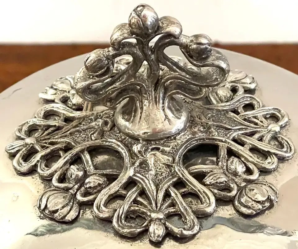 Early 20th Century Wmf Art Nouveau Silverplated Dragonfly Motif & Engraved Green Crystal Box - 2