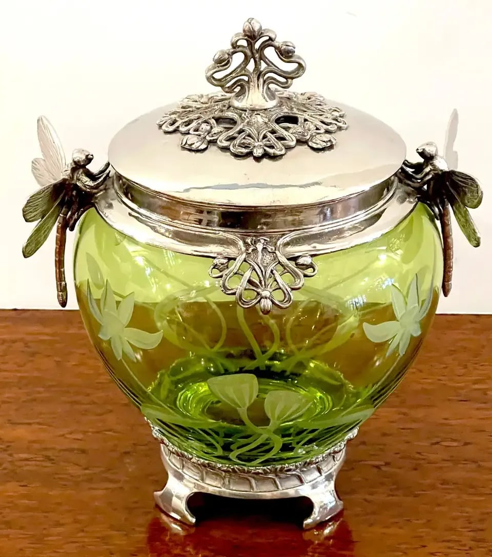 Early 20th Century Wmf Art Nouveau Silverplated Dragonfly Motif & Engraved Green Crystal Box - 3
