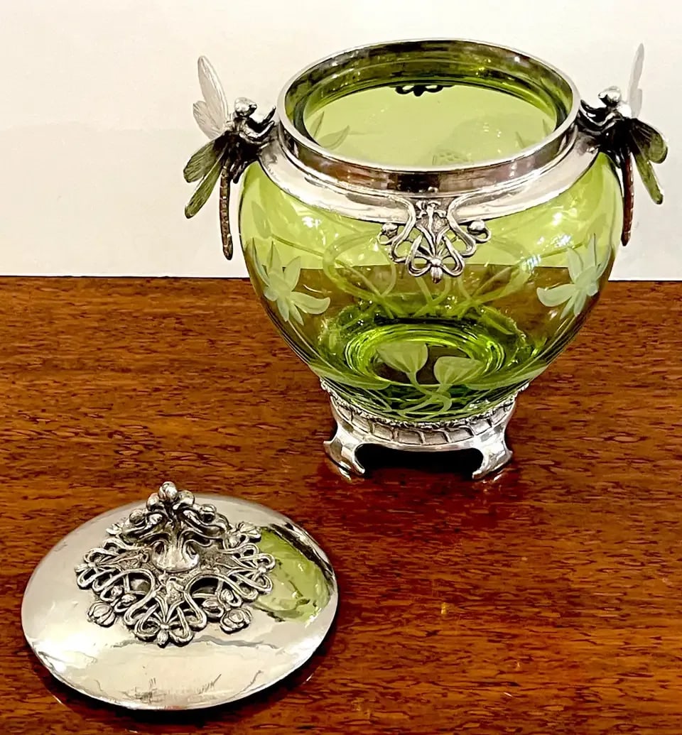 Early 20th Century Wmf Art Nouveau Silverplated Dragonfly Motif & Engraved Green Crystal Box - 4