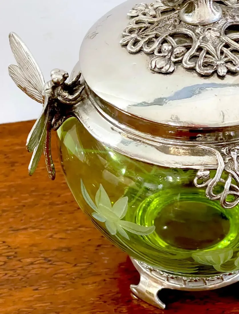Early 20th Century Wmf Art Nouveau Silverplated Dragonfly Motif & Engraved Green Crystal Box - 9