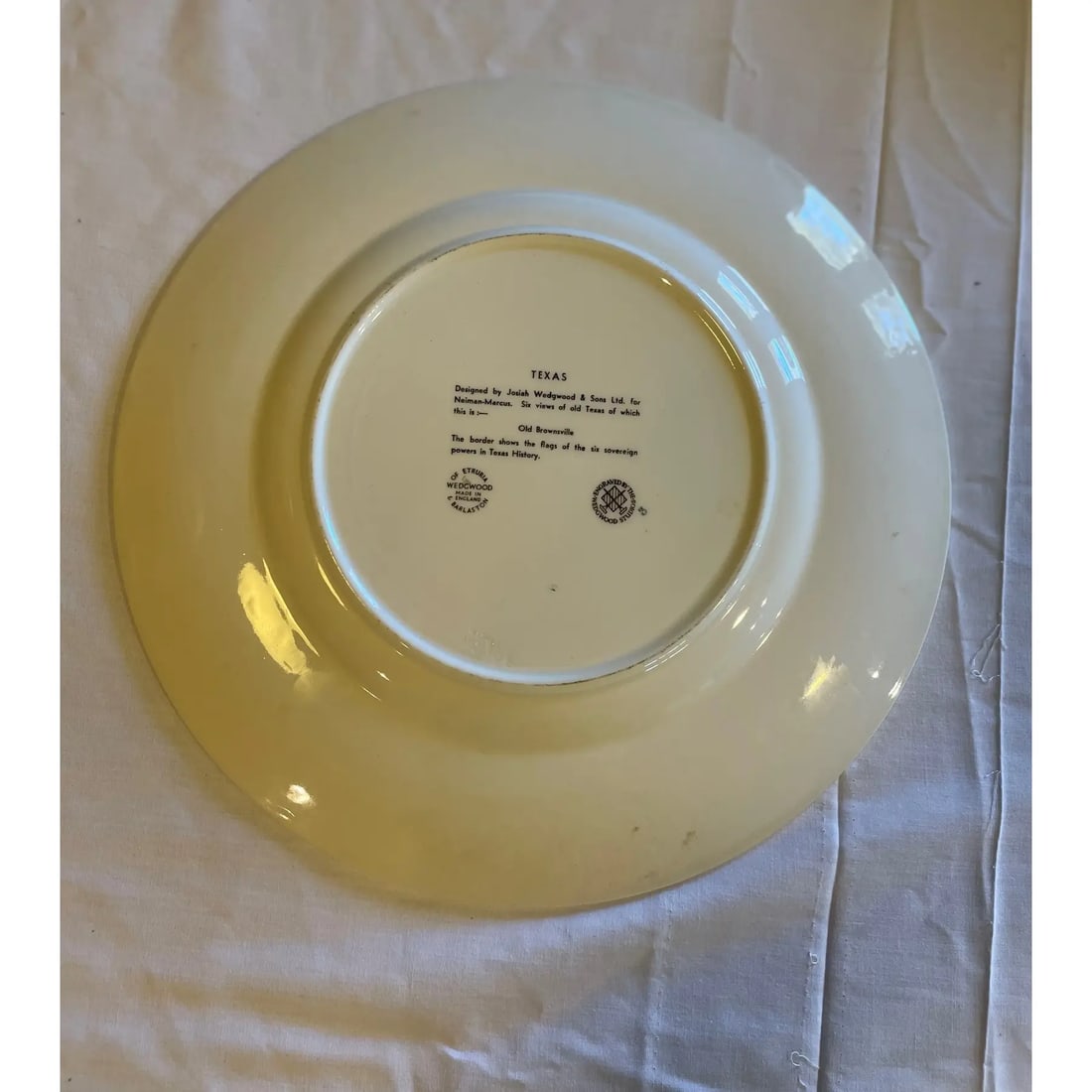 1960s Josiah Wedgewood and Sons for Neiman Marcus Views of Old Texas Salad/Dessert Plates- Set of 5 - 9