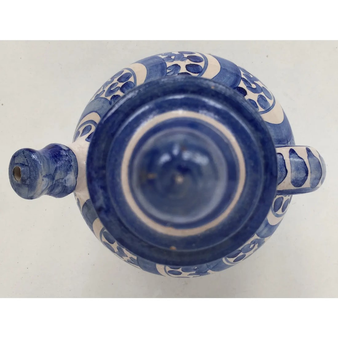 20th Century Glazed Earthenware Spanish Blue and White Painted Pitcher With Top - 2