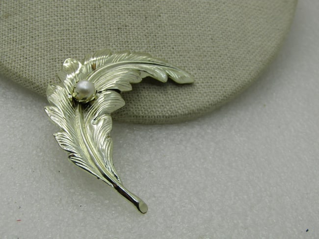 Vintage Leaf & Faux Pearl Brooch, 1960's, 2.5": Vintage Leaf & Faux Pearl Brooch, 1960's, 2.5", curved - giving it the look of floating in the air - and appx. 1" wide. A single raised faux pearl that is appx. 6mm. Clean and in very good condition. 