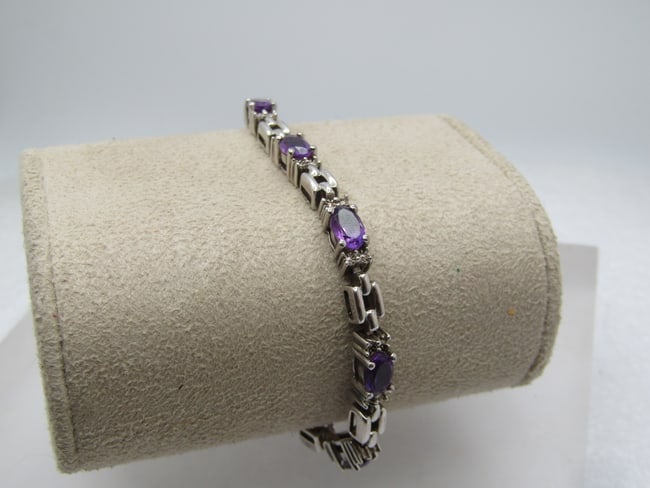 Sterling Amethyst Tennis Bracelet, 2.75 CTW, 7.25", Signed, 1990's: Sterling Amethyst Tennis Bracelet, 2.75 CTW, 7.25", Signed with what looks like CO or CC. 1990's or slightly thereafter. It is appx. 4mm wide. It is appx. 13.77 grams and tests as sterling. It has ele