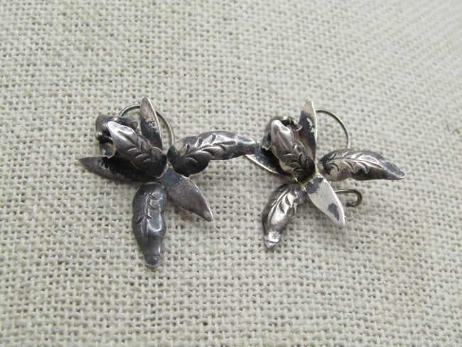 Vintage Sterling Orchid Blossom Earrings, Taxco, Signed, 1960's-1970's: Title: Vintage Sterling Orchid Blossom Earrings, Taxco, Signed, 1960's-1970'sDescription: Vintage Sterling Orchid Blossom Earrings, Taxco, Signed, 1960's-1970's. These are marked .925, tested and weig