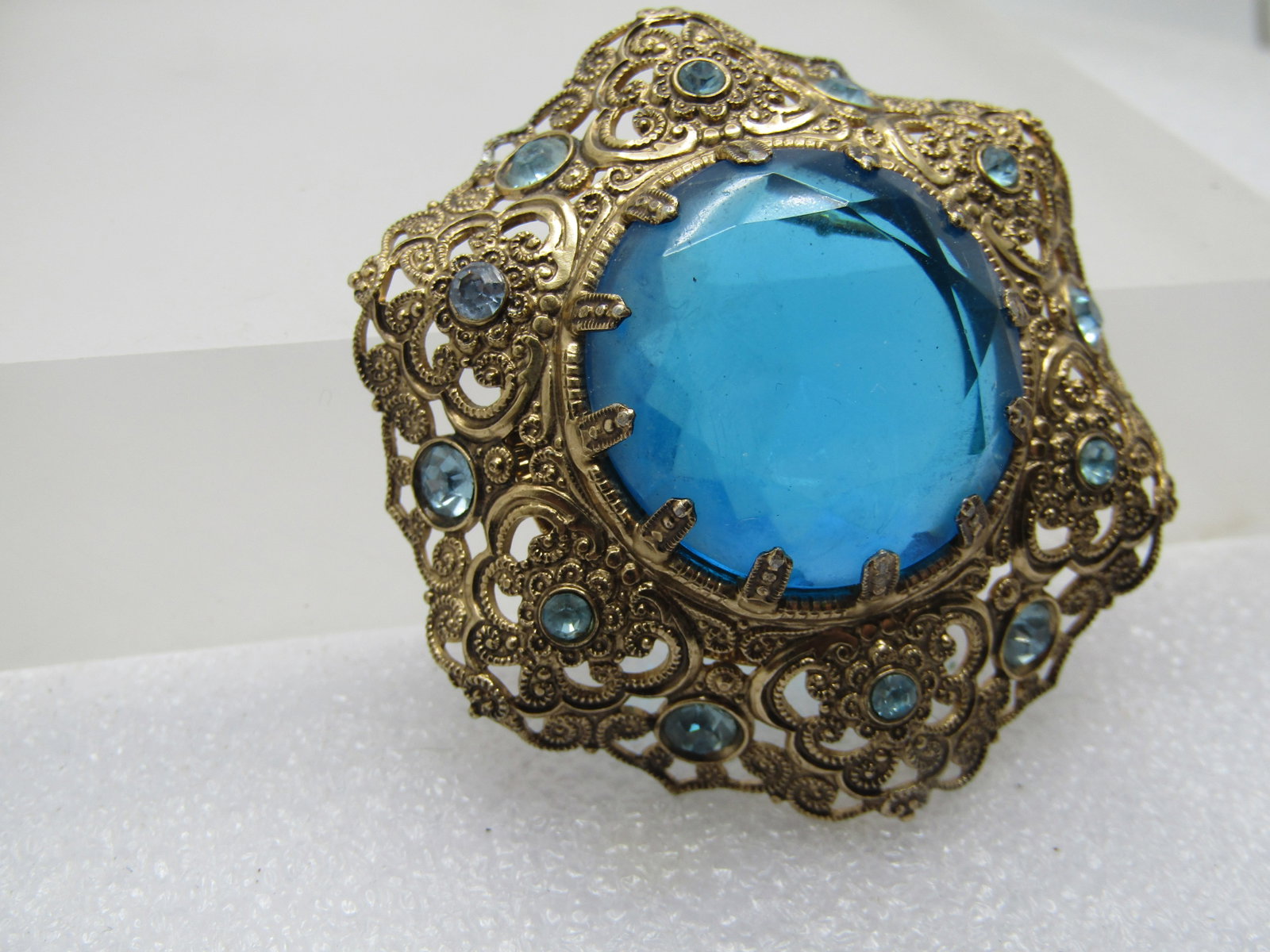 Vintage Filigree Blue Rhinestone Brooch, 1940's-1960's. - 2