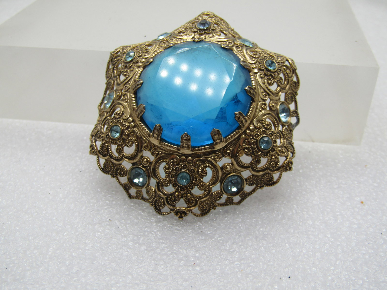 Vintage Filigree Blue Rhinestone Brooch, 1940's-1960's. - 3
