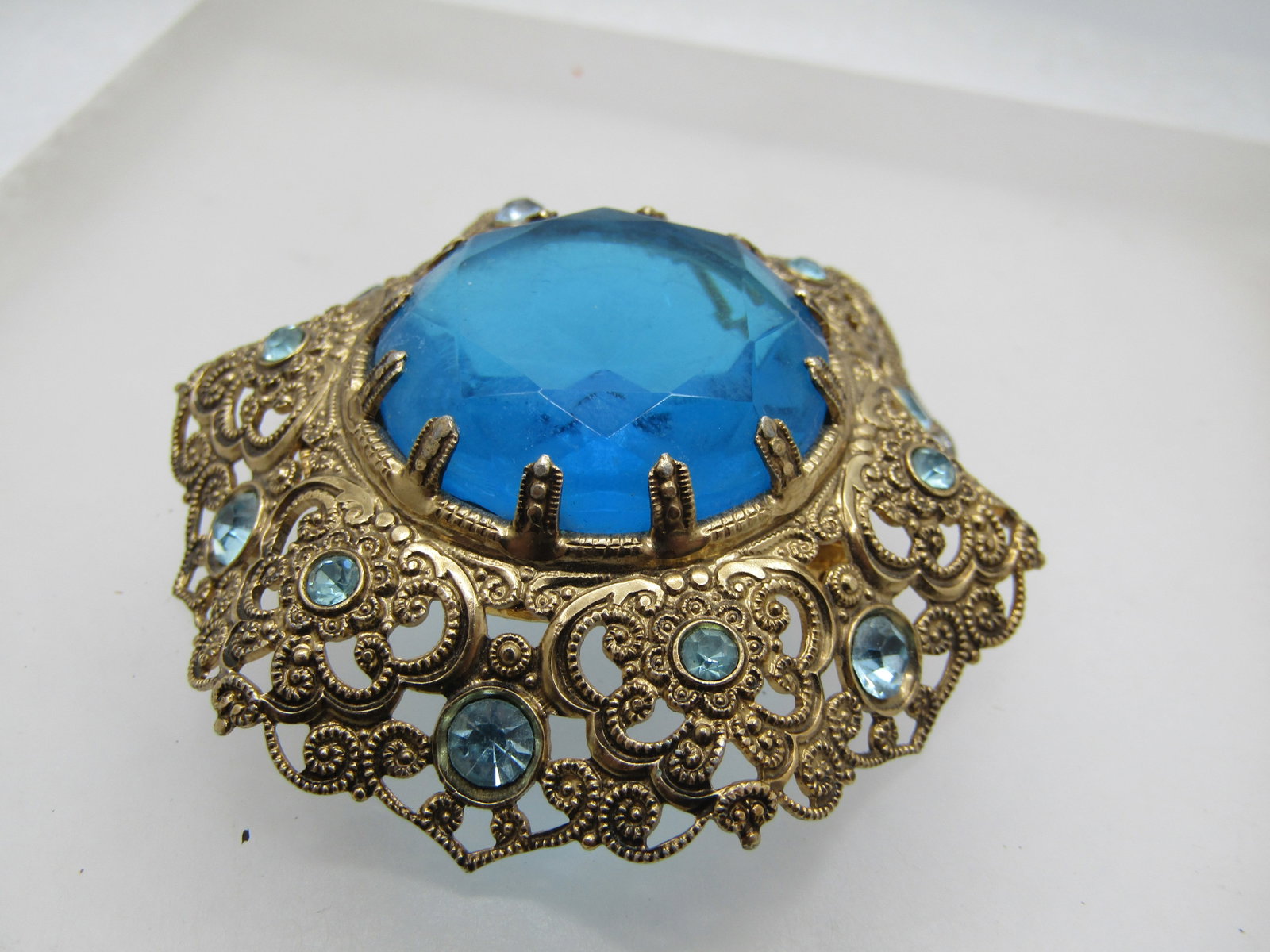 Vintage Filigree Blue Rhinestone Brooch, 1940's-1960's. - 5