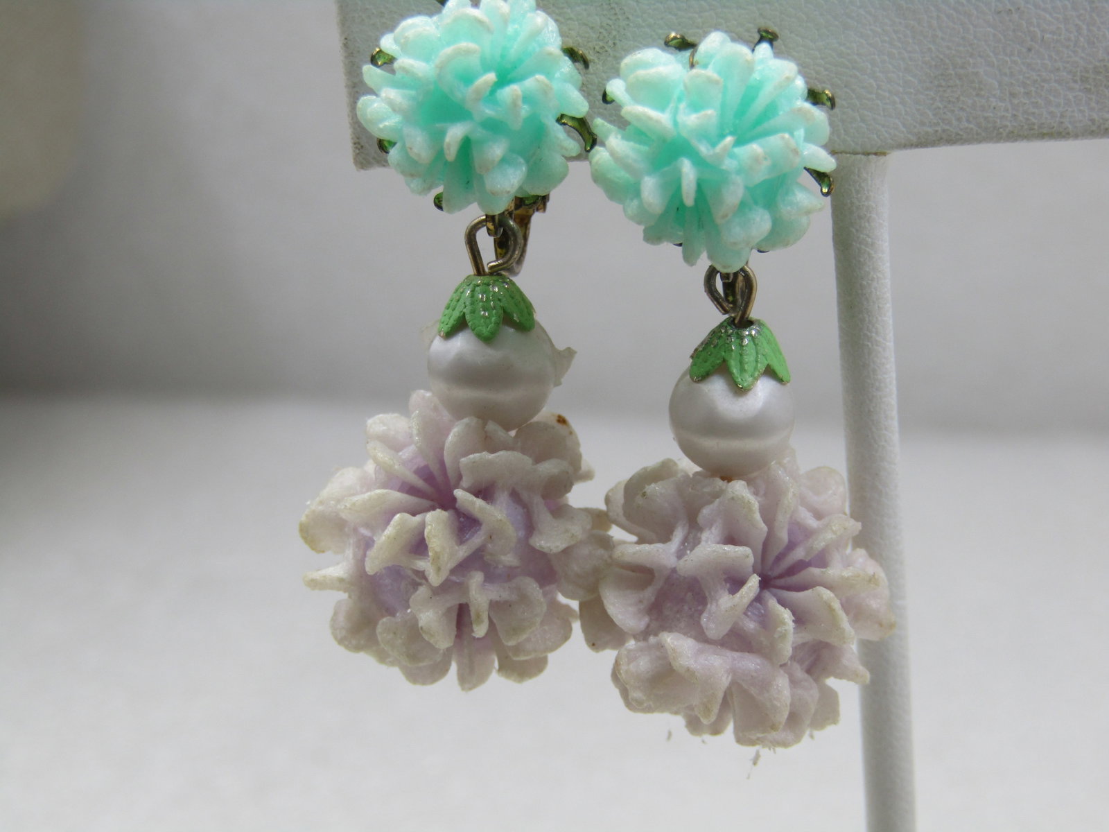 Vintage Mid-Century Molded Floral Drop Earrings, Clip, Hippie/Boho - 2