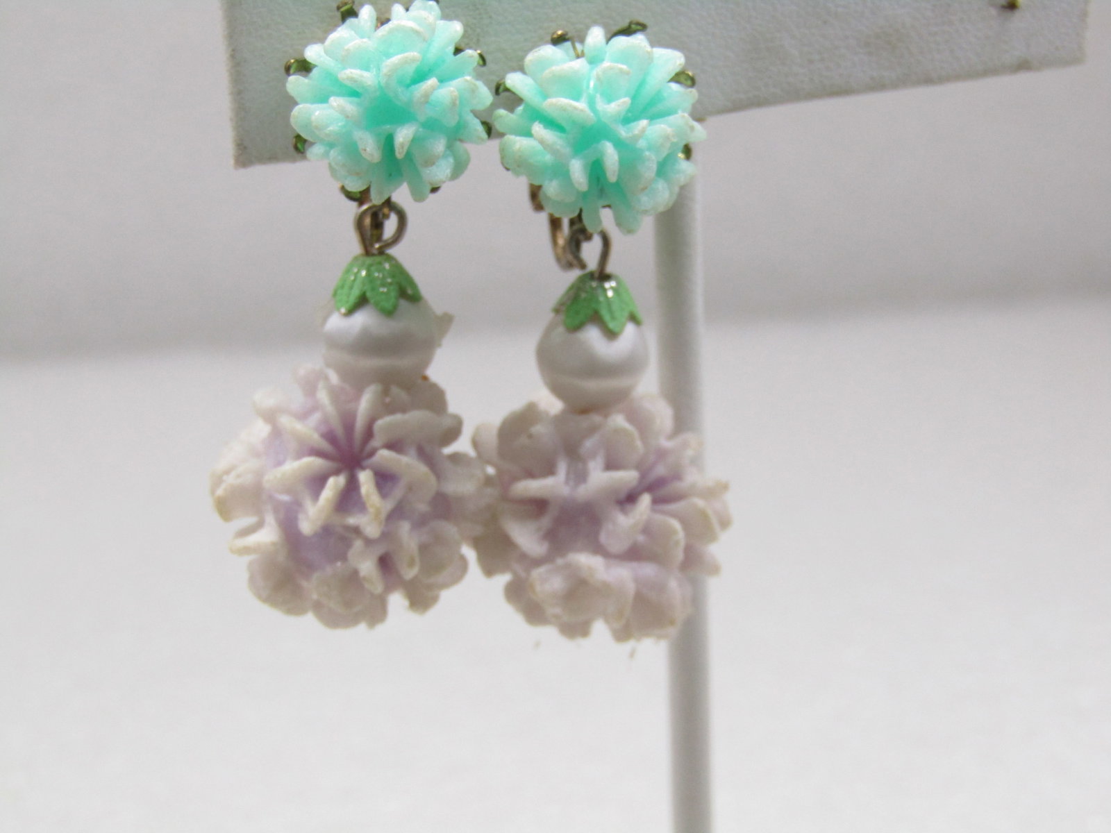 Vintage Mid-Century Molded Floral Drop Earrings, Clip, Hippie/Boho - 3
