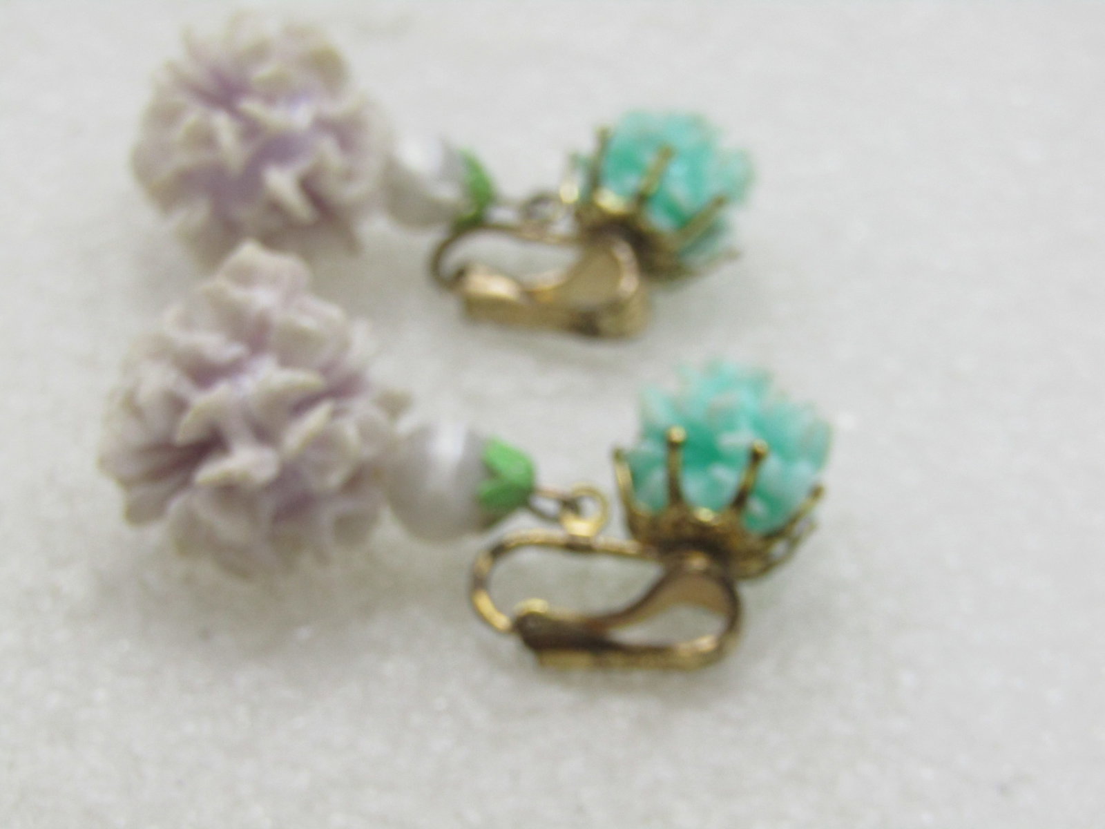Vintage Mid-Century Molded Floral Drop Earrings, Clip, Hippie/Boho - 5