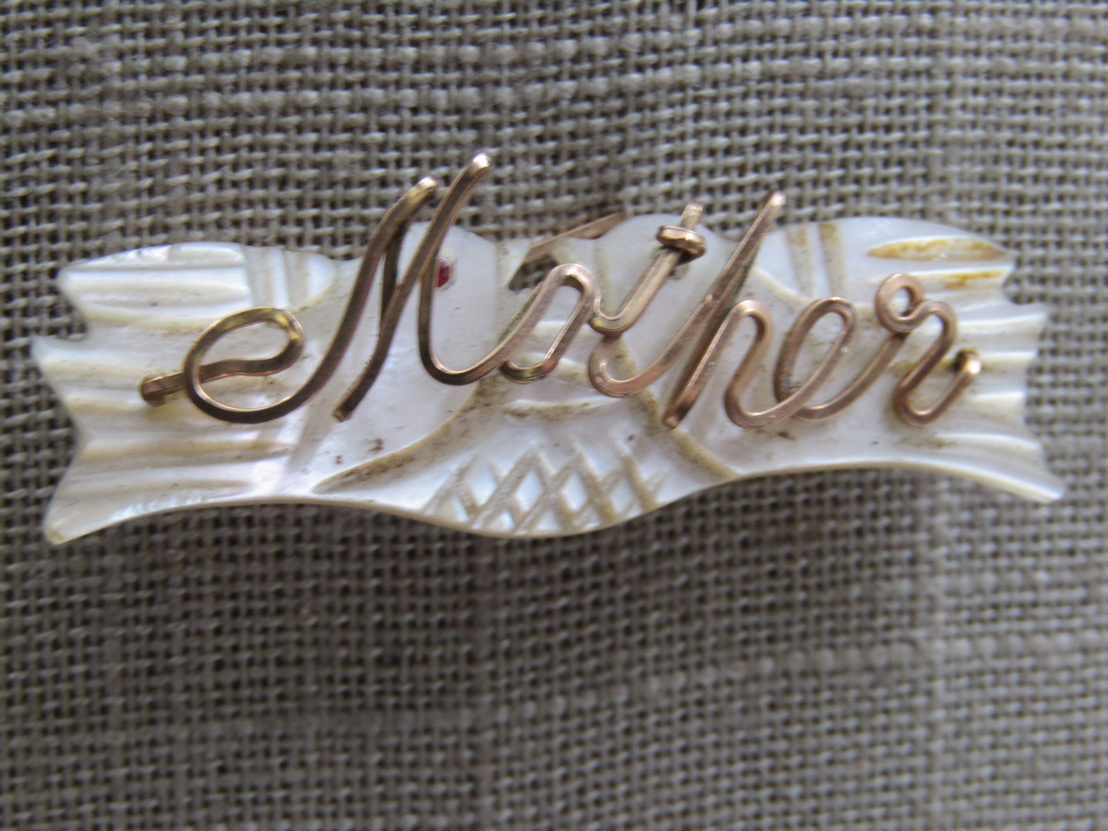 Vintage Mother-of-Pearl Doves Mother Brooch. Hand-Made - 2