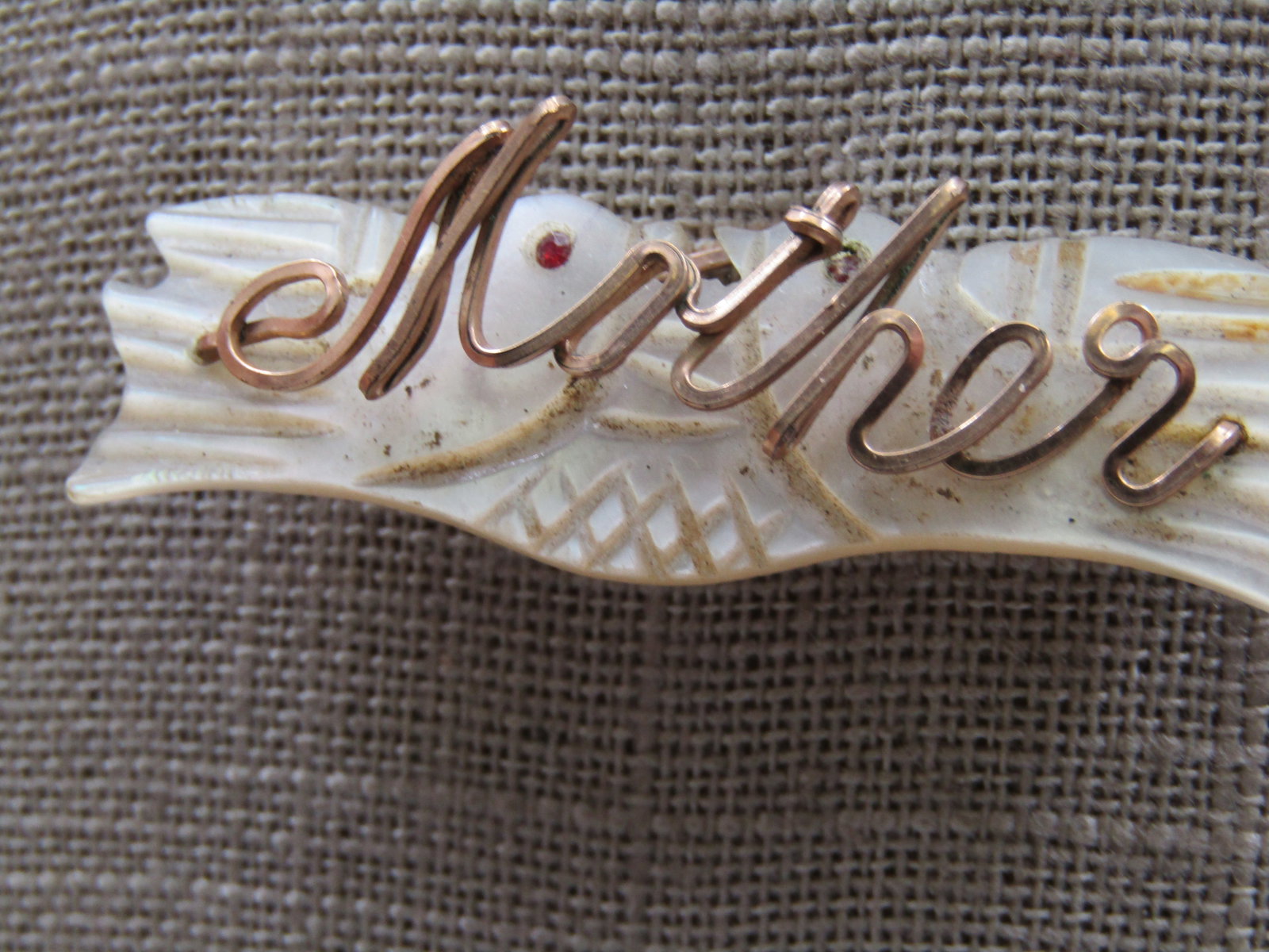 Vintage Mother-of-Pearl Doves Mother Brooch. Hand-Made - 3