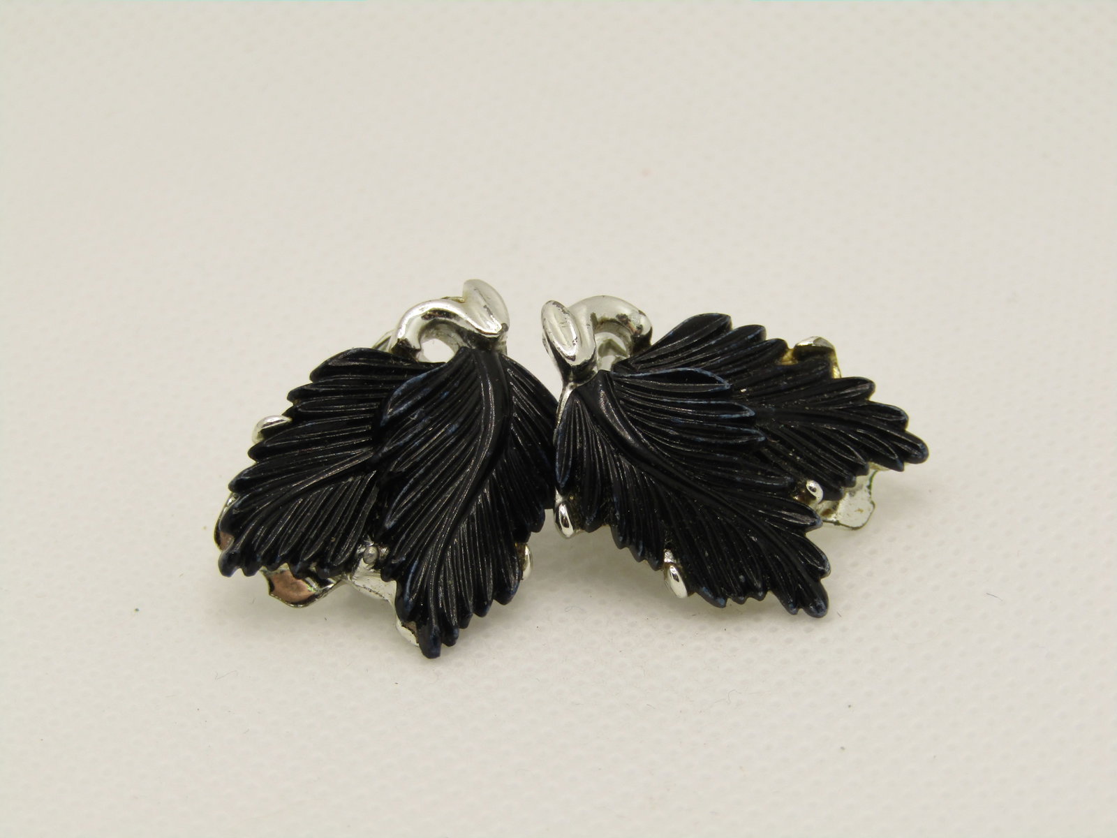 Vintage Black Leaf Clip Earrings, 1", Silver Tone - 4