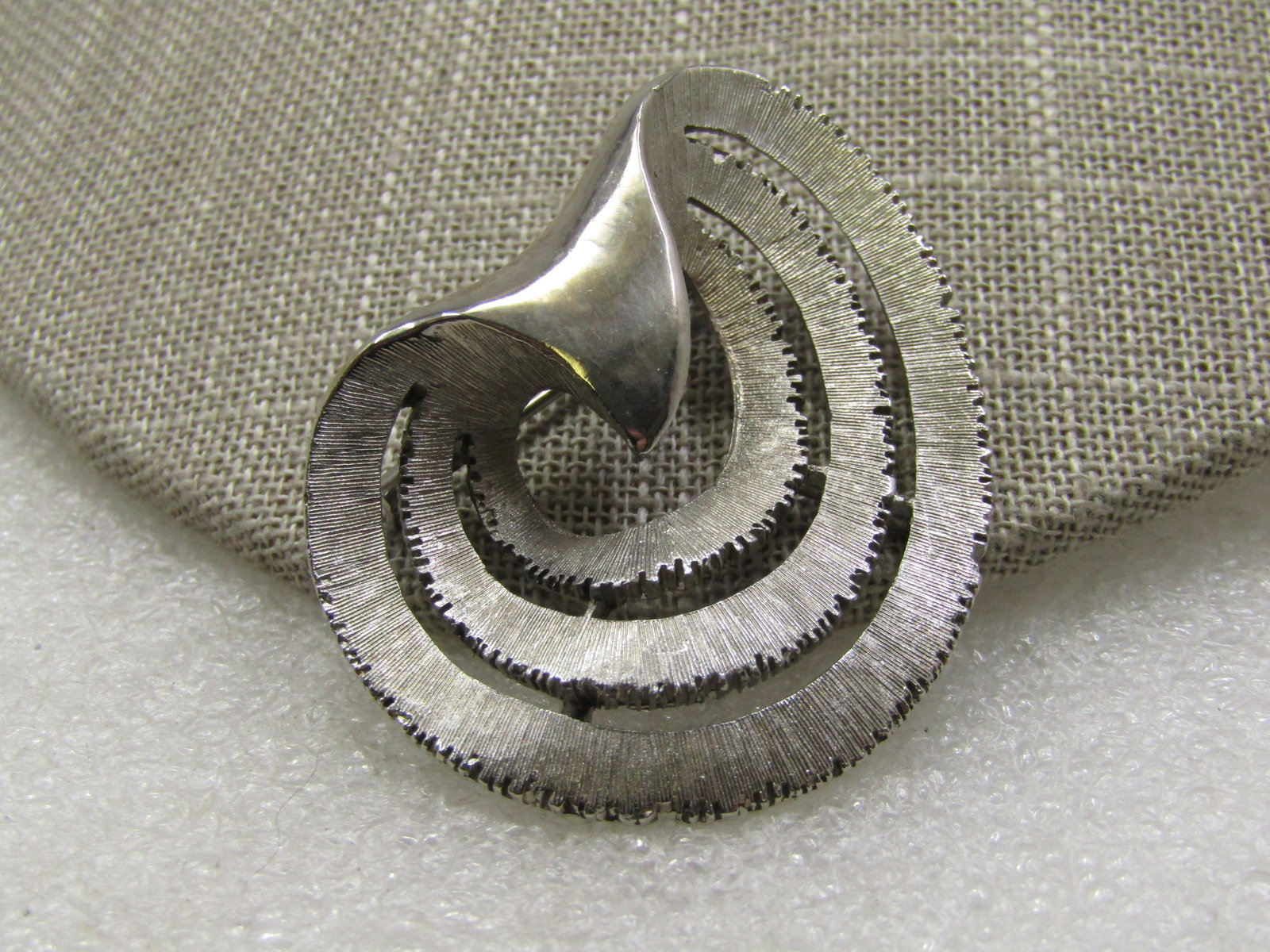 Vintage JJ Jonette Modern Curved Brooch, 2", Silver tone (1 of 5)