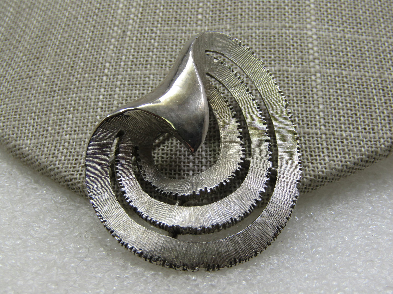 Vintage JJ Jonette Modern Curved Brooch, 2", Silver tone - 3