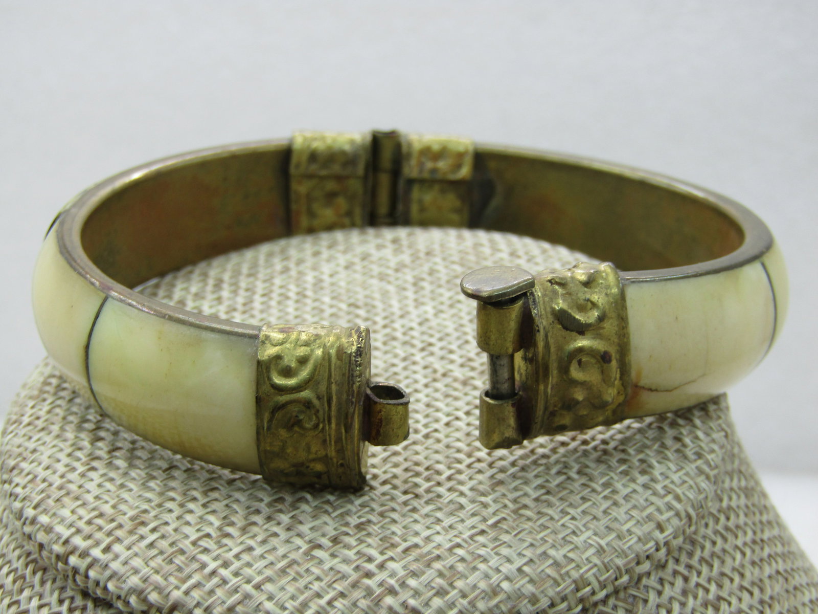Vintage Brass & Shell Tribal Clamper Bracelet, Pin Clasp, 7.75", 1/2" wide - 3