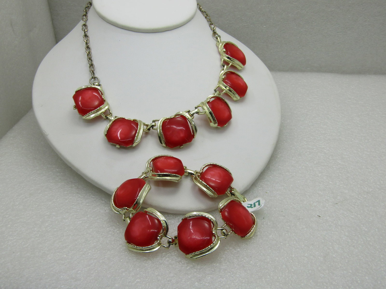 Vintage Orange Thermoset Necklace and Bracelet Set 1960's: Vintage 1960's Orange Thermoset Necklace & Bracelet Set. The necklace is 16" Long and appx. 1" wide, hook clasp. The bracelet is 7,75" long and 24.3mm wide. Gold tone setting with an open frame
