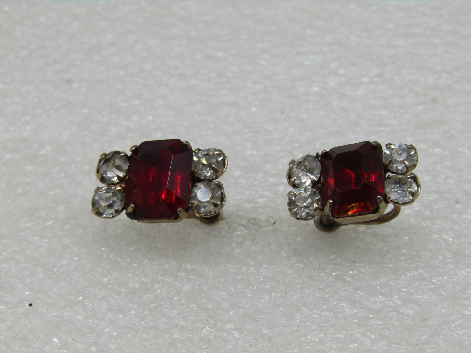 Vintage Red & Clear Rhinestone Earrings, Screwback, 1940's-1960's - 4
