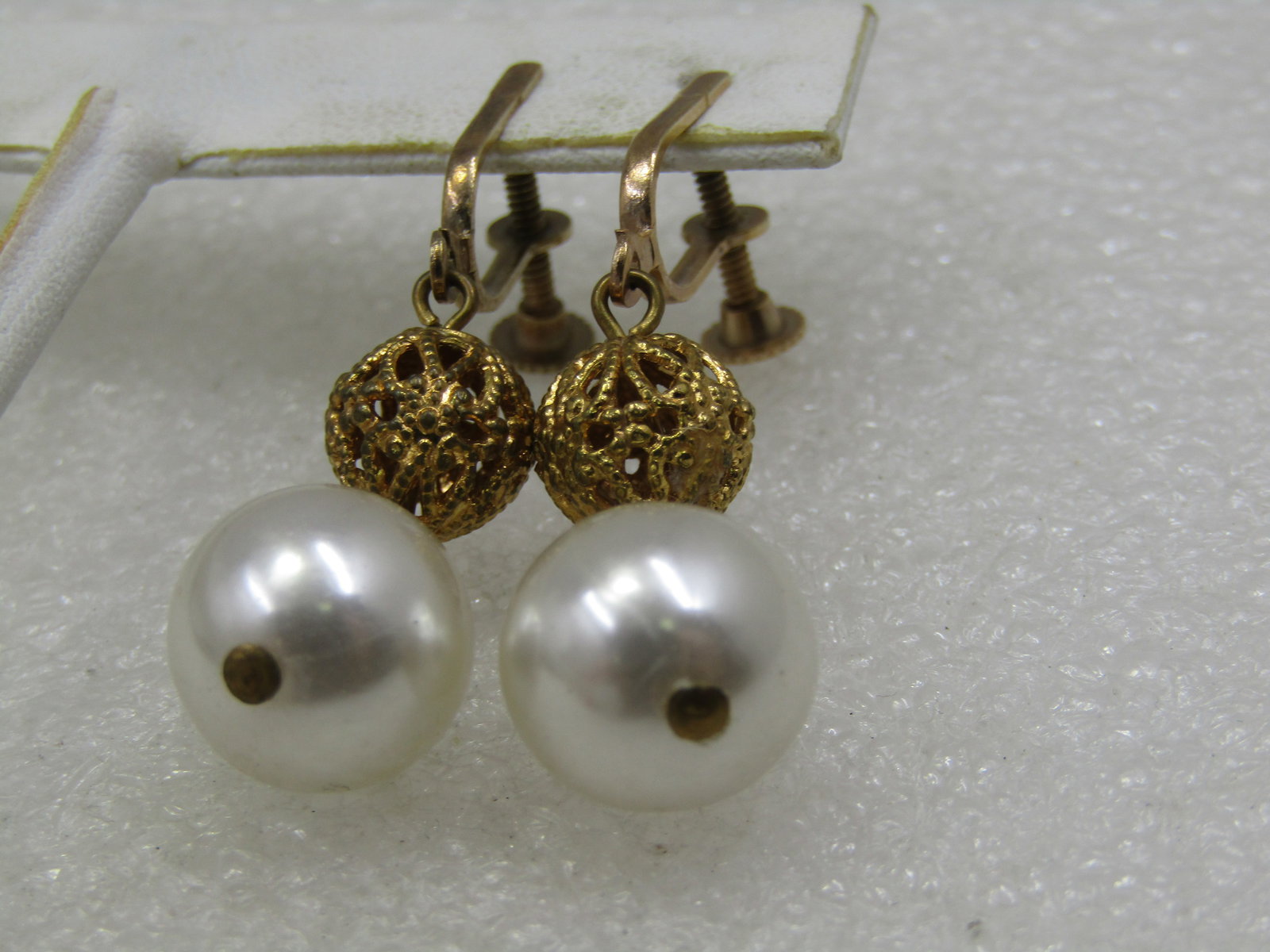 Vintage Filigree Pearl Dangle Earrings, Screwback, 1960's - 3
