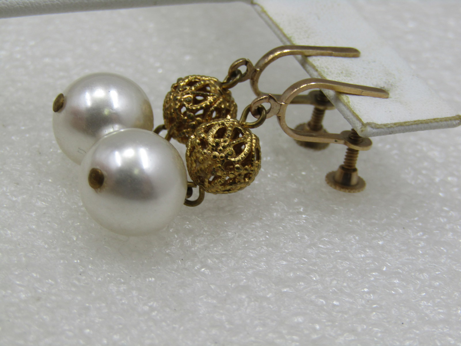 Vintage Filigree Pearl Dangle Earrings, Screwback, 1960's - 4
