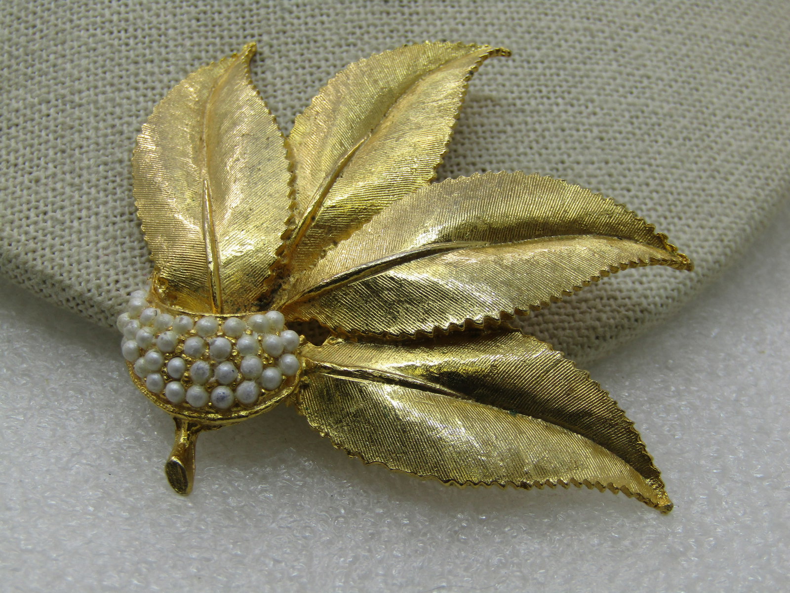 Vintage Gold Tone Leaf & Faux Pearl Brooch, 1960's - 3