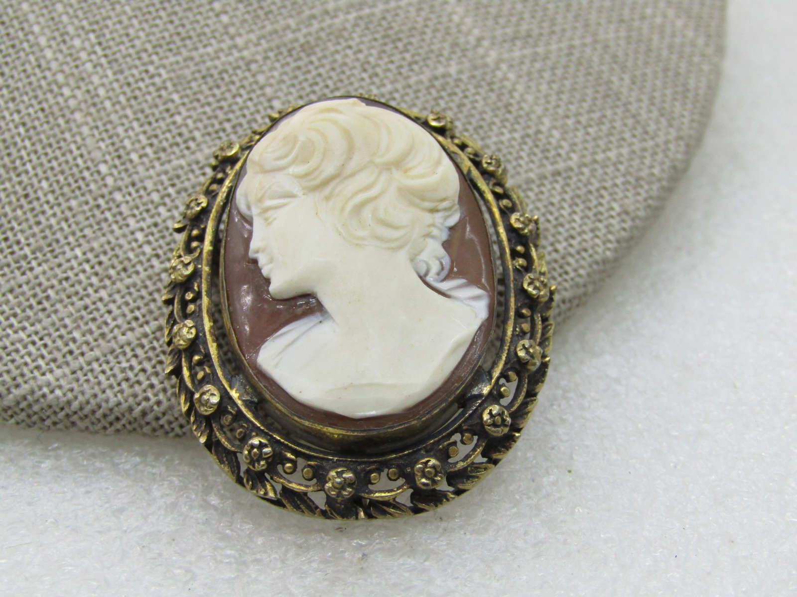 Vintage .800 Silver Cameo Pendant/Brooch, Gold over, Rose Frame, 1-7/8" (1 of 6)
