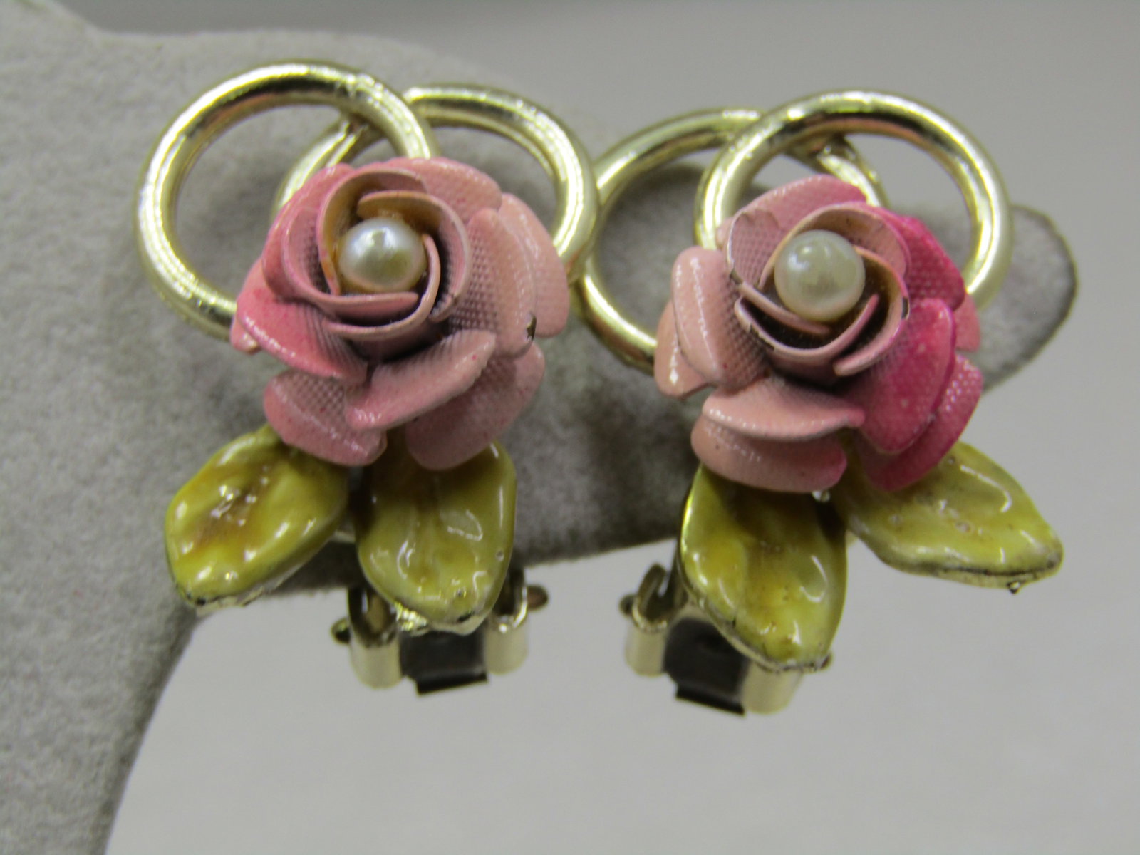 Vintage Enameled Rose Clip Earrings, Faux Pearl, 1940's-1950's - 2