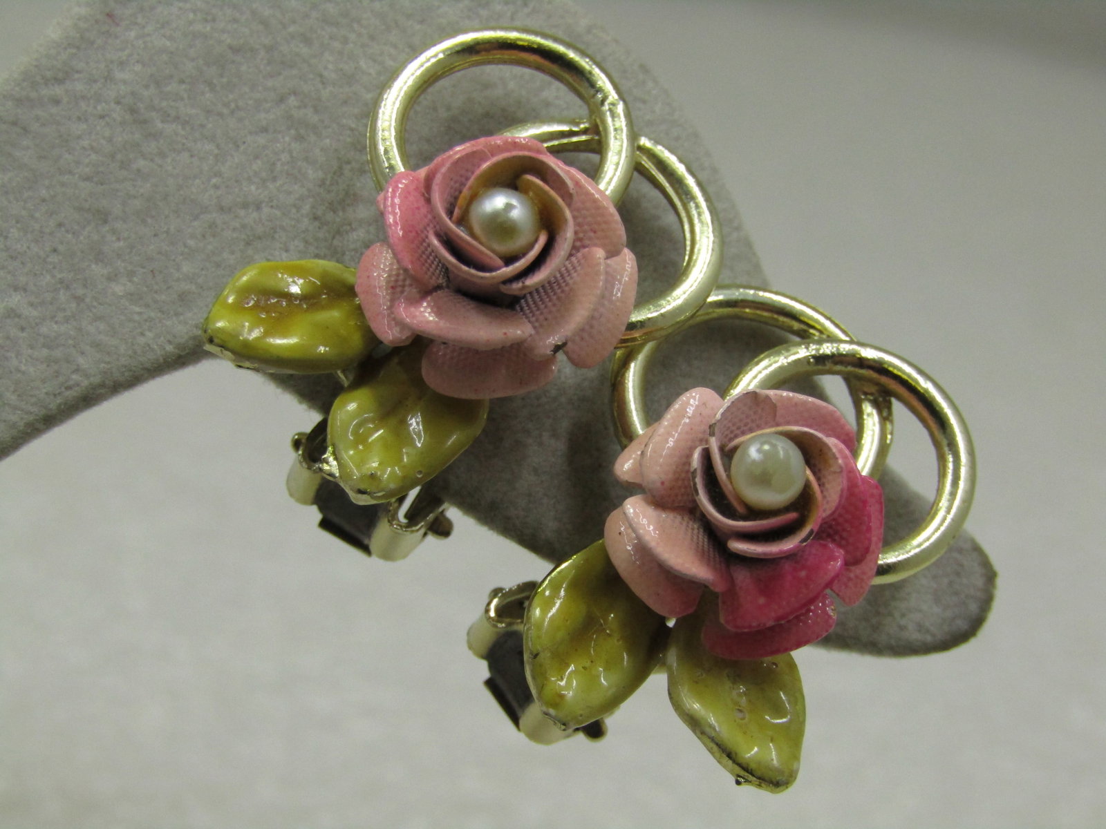 Vintage Enameled Rose Clip Earrings, Faux Pearl, 1940's-1950's - 3