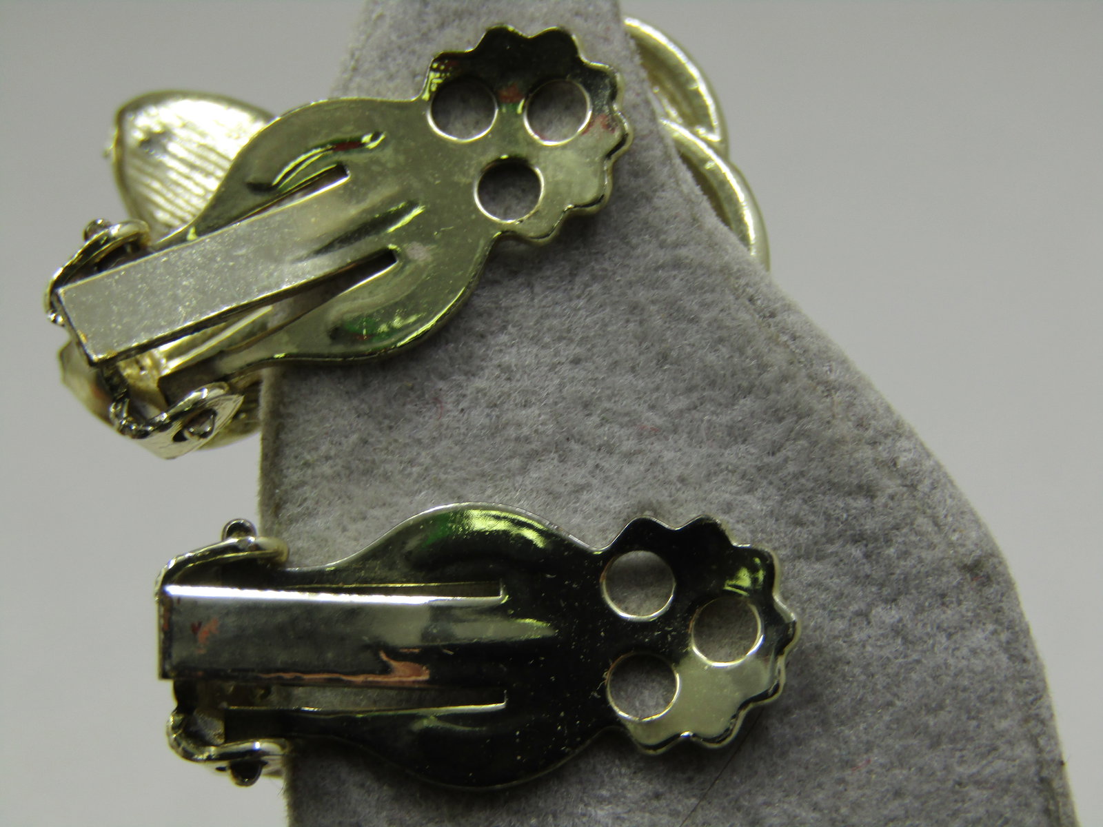 Vintage Enameled Rose Clip Earrings, Faux Pearl, 1940's-1950's - 4