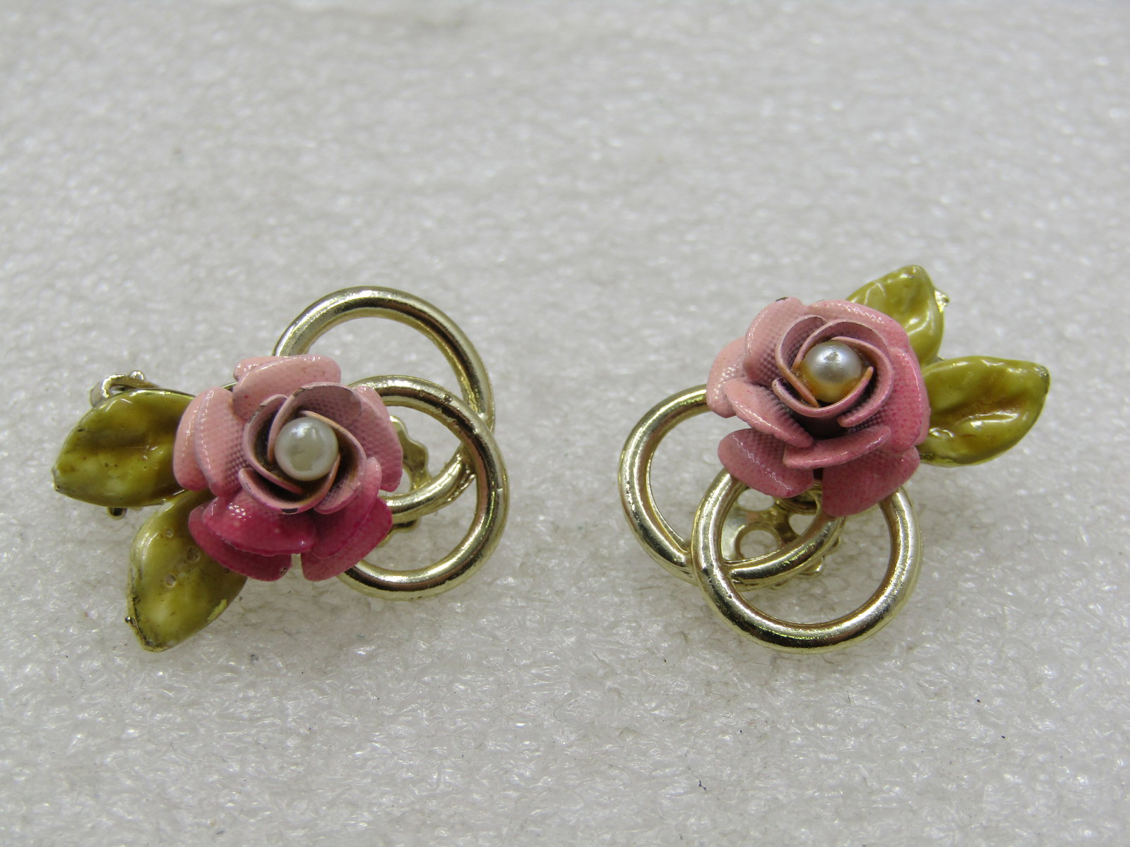 Vintage Enameled Rose Clip Earrings, Faux Pearl, 1940's-1950's - 5