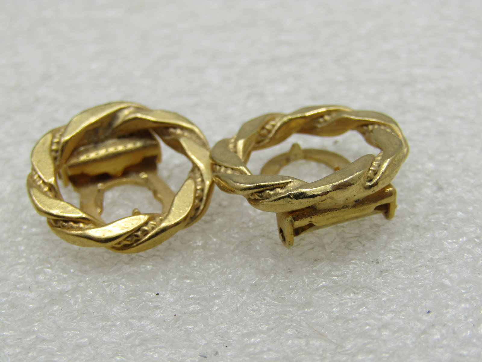 Vintage Pair of Lingerie Clips, Wreath Design, 1950's-1960's - 2