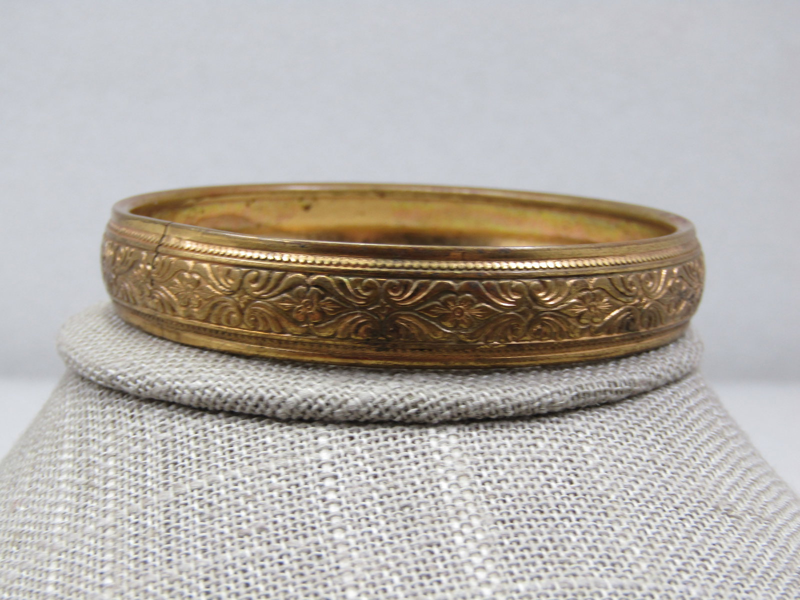 Vintage 8"Floral Bangle Bracelet, Gold Tone, Mid-Century - 5