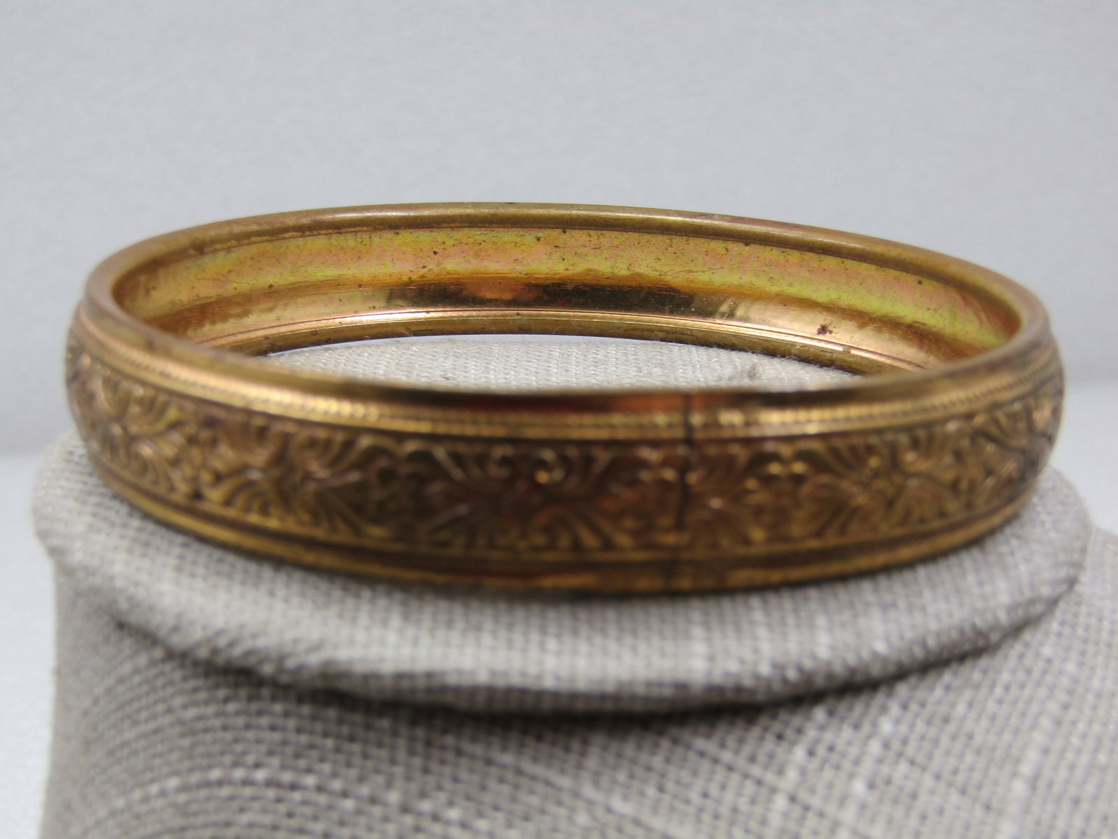 Vintage 8"Floral Bangle Bracelet, Gold Tone, Mid-Century - 6