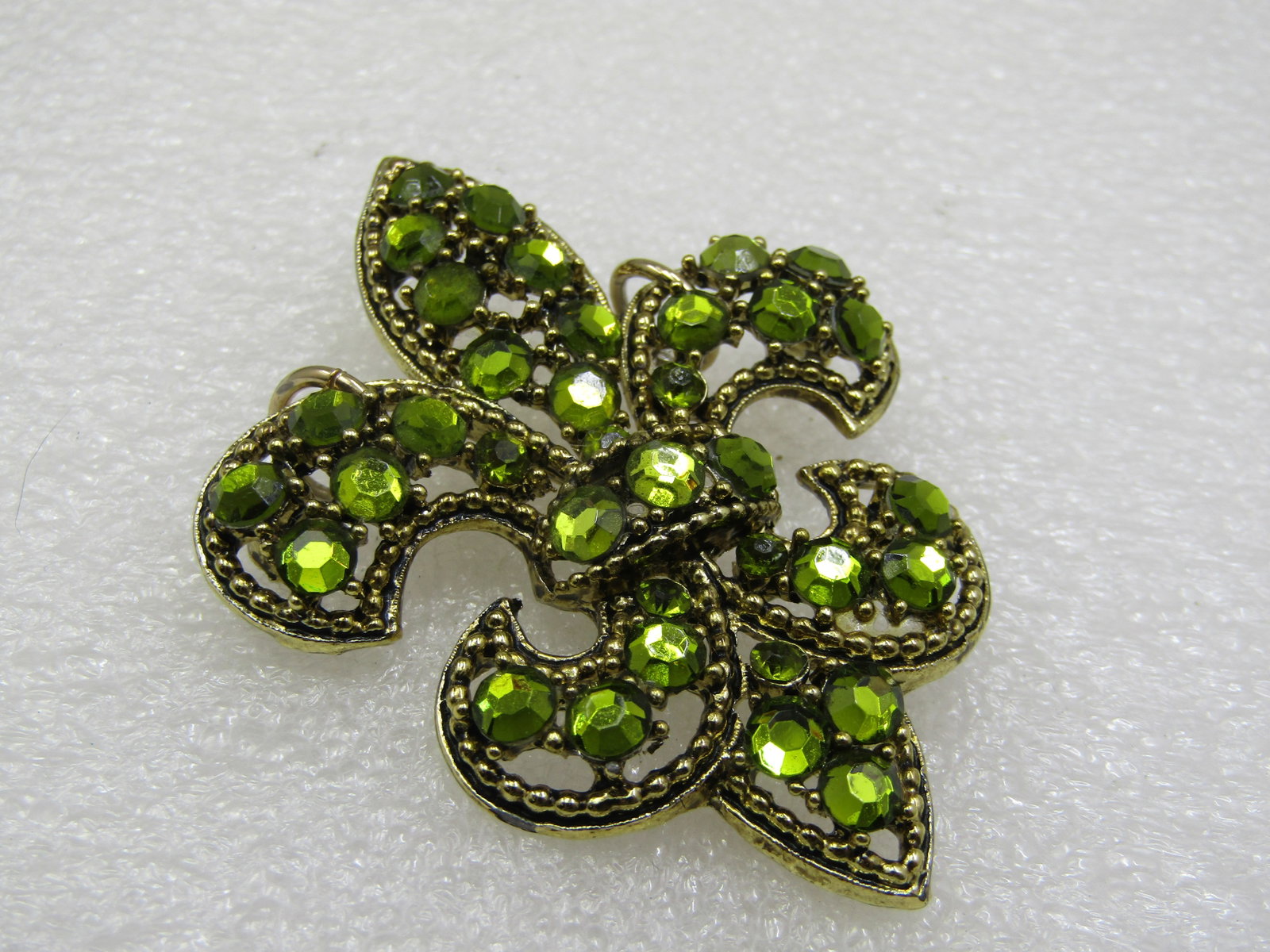 Vintage Weiss Green Rhinestone Fleur-de-Lis Pendant - 6
