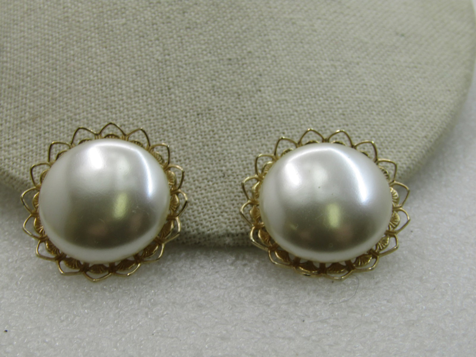 Vintage Aurora Borealis Crystal Beaded Earrings, Clip, 7/8": Vintage Aurora Borealis Crystal Beaded Earrings, Clip, 7/8". They have a center 8mm cut crystal bead with six 6mm beads around it. 1960's. Very good condition. Not signed by the maker. (INV. W3321.5