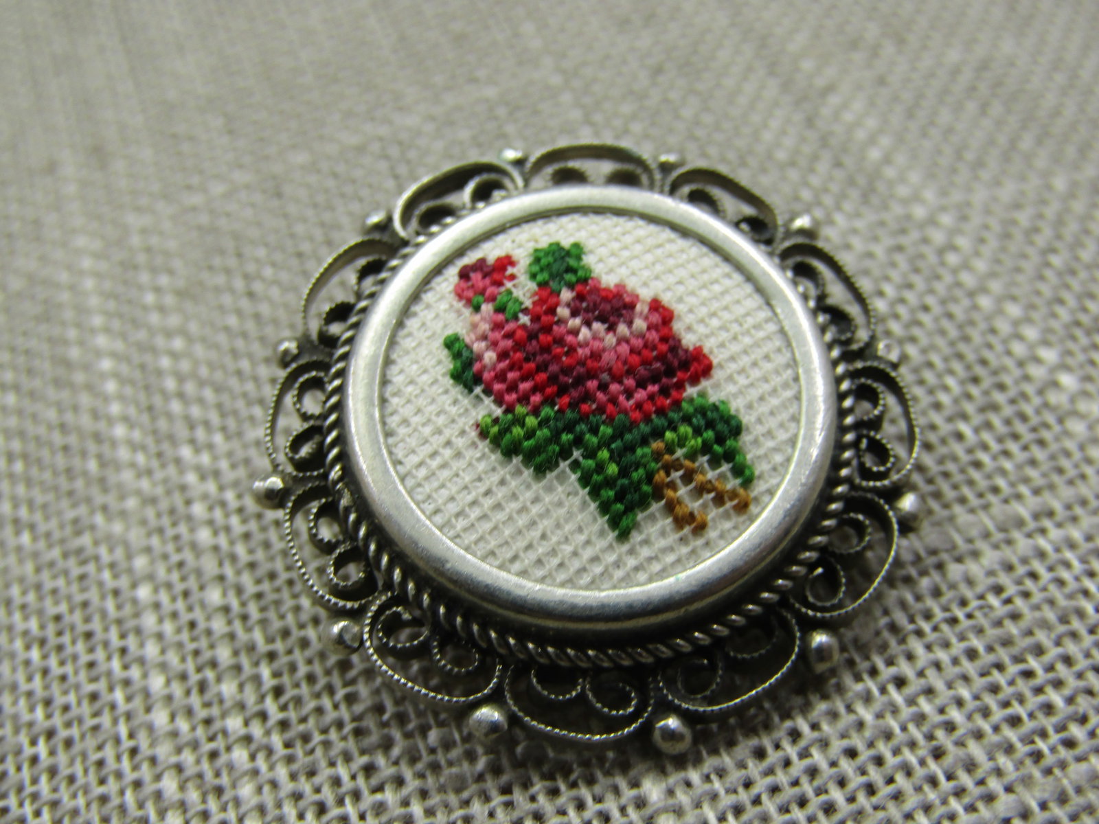Vintage Rose Needlepoint Brooch, Scrolled, 1", 1960's - 3