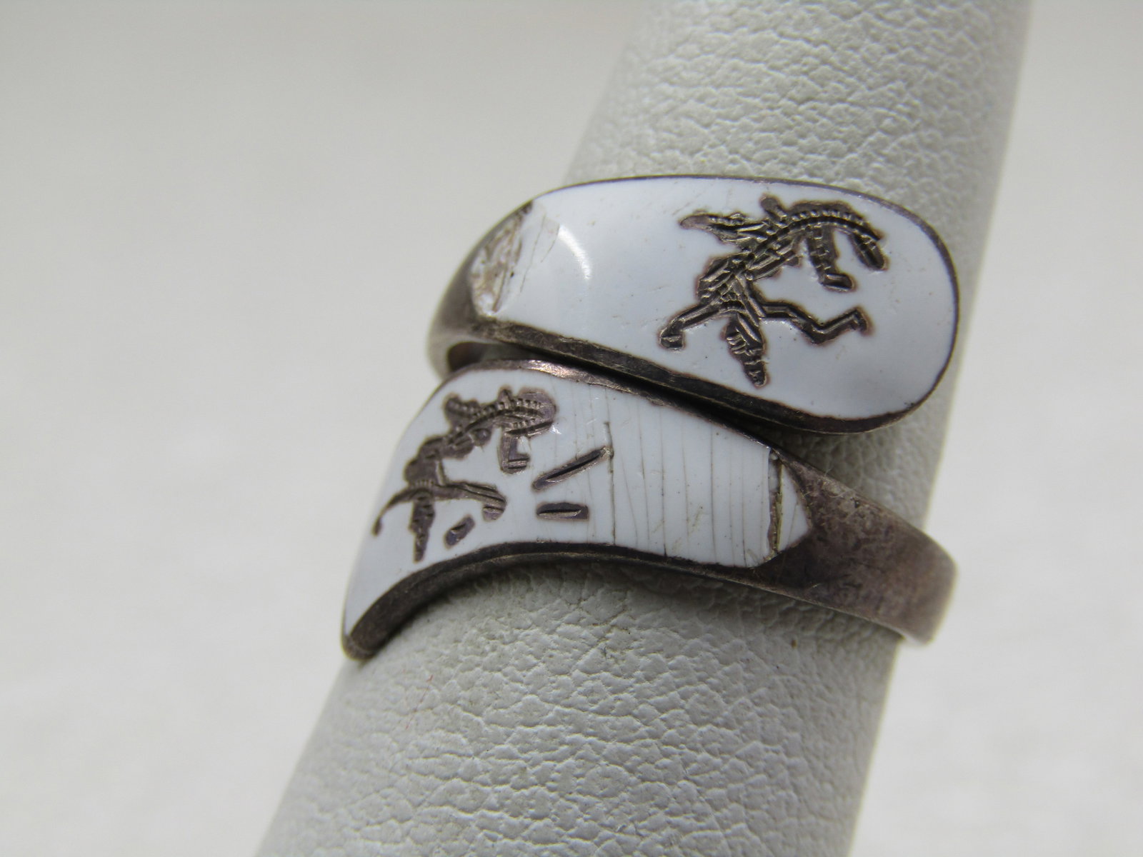 Vintage Sterling Enameled Siam Bypass Ring, White Enameled. Sz. 5. - 2